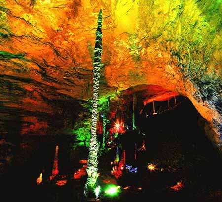 長沙出發(fā)到溶洞奇觀黃龍洞、天門山、玻璃棧道、鳳凰古城九景往返三日游