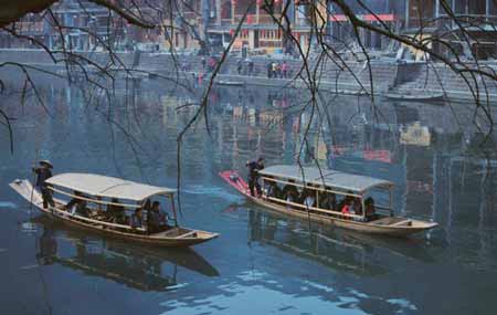 張家界森林公園、袁家界、天子山、大峽谷、玻璃橋、天門(mén)山、玻璃棧道、鳳凰古城三晚四日游