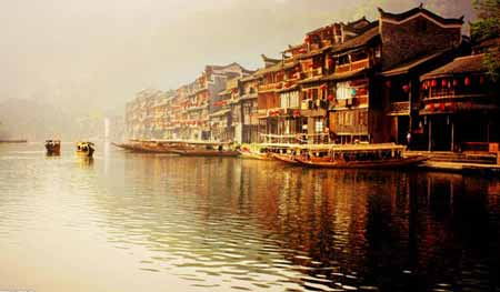 張家界國家森林公園、袁家界、天子山、大峽谷、玻璃橋、鳳凰古城兩晚三日游