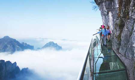 張家界國家森林公園、天子山、袁家界、金鞭溪、十里畫廊、玻璃橋、天門山、玻璃棧道兩晚三日游